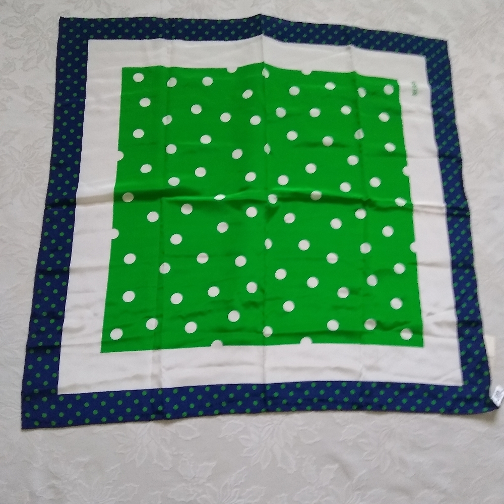 New 🎀 Bill Blass Silk collectible scarf polka dots